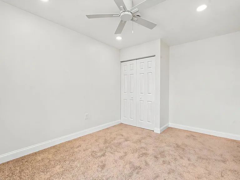Chandler Apartments — Photo 15