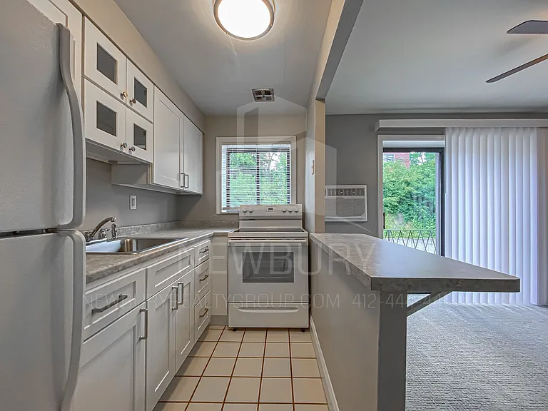 Poplar Apartments — Photo 67