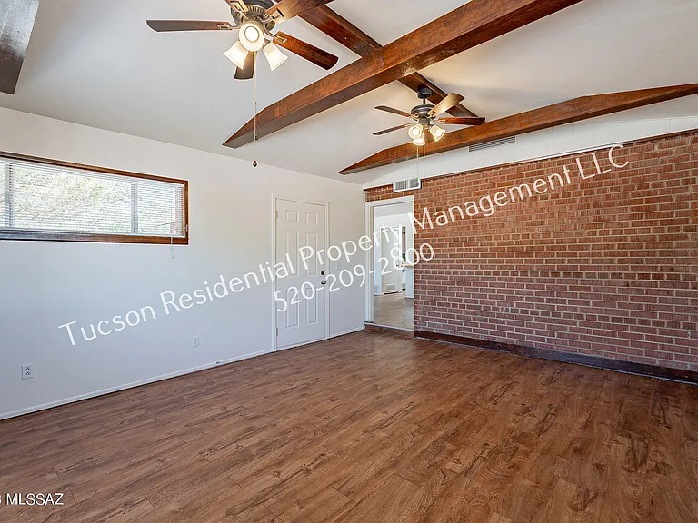 826 E Water St — Photo 9