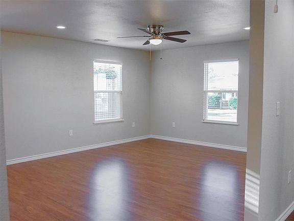 3rd image of 304 W Hall St