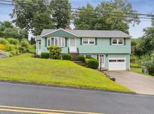 33 Grandview Dr, West Warwick, RI 02893
