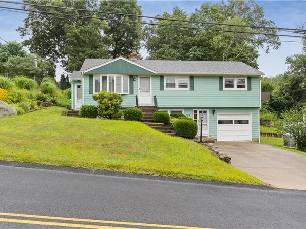 33 Grandview Dr, West Warwick, RI 02893