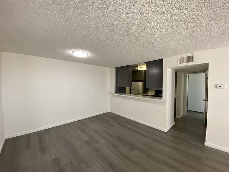 Kiowa Apartments — Photo 16
