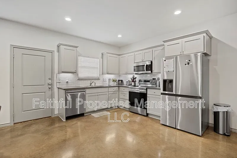 14235 County Road 452 — Photo 3