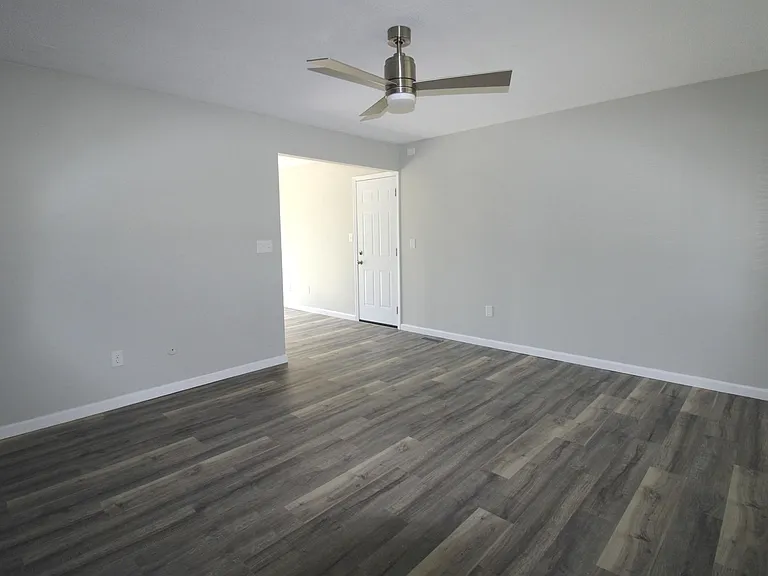 1529 Texas Dr — Photo 15