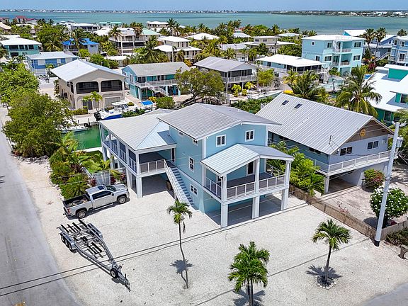 4th image of 848 Caribbean Dr E