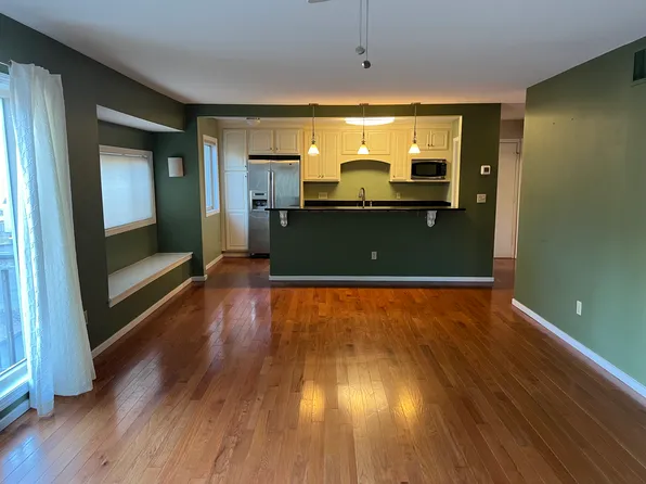 11 Carriage Dr, Simsbury, CT 06070