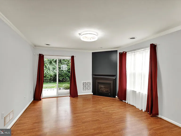 182 Christine Dr — Photo 11