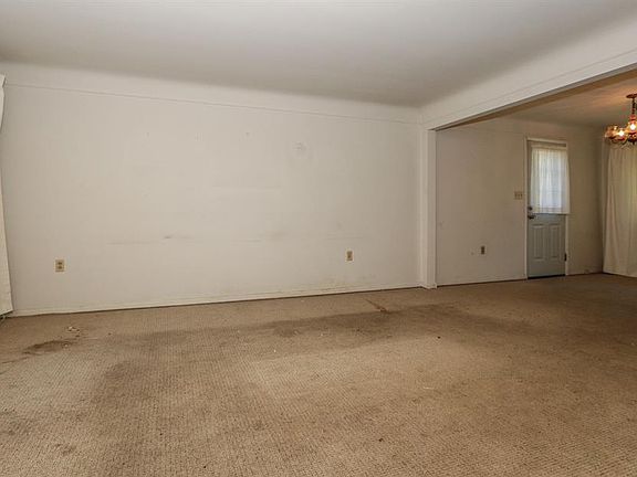 3rd image of 1156 Emily Dr