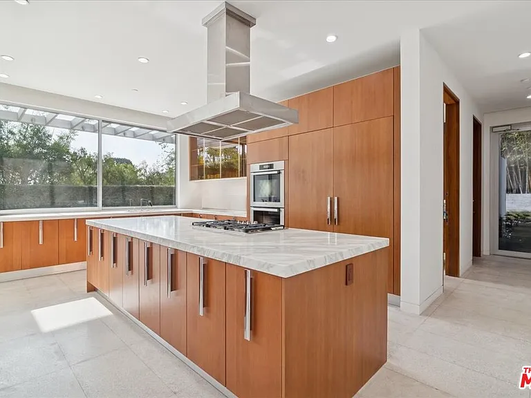 1232 Sunset Plaza Dr — Photo 18