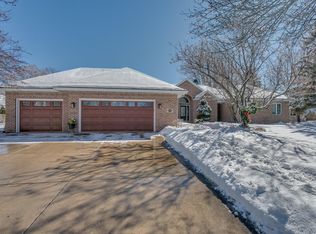 2576 Huntington Way, Suamico, WI 54173