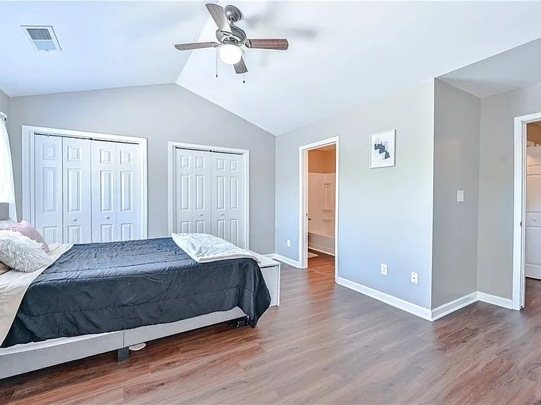 2525 Walden Lake Dr — Photo 3
