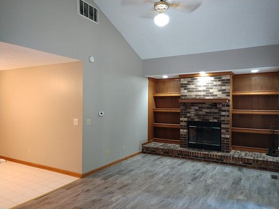 Living Room. Ceiling fan. Fireplace is non functional.