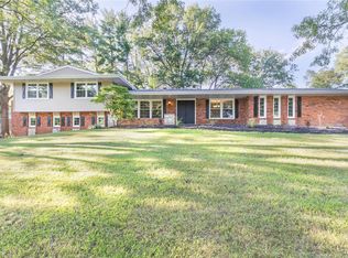 464 Magna Carta Dr, Saint Louis, MO 63141