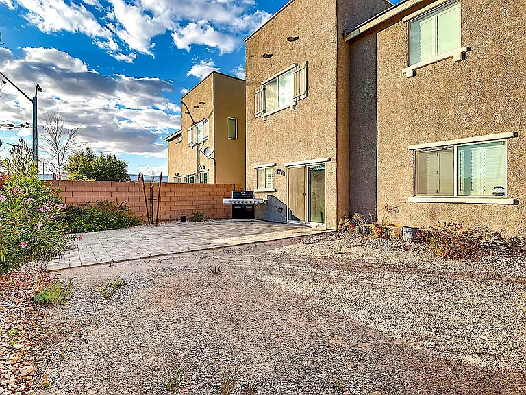 8117 Ancient Oaks Ave — Photo 28