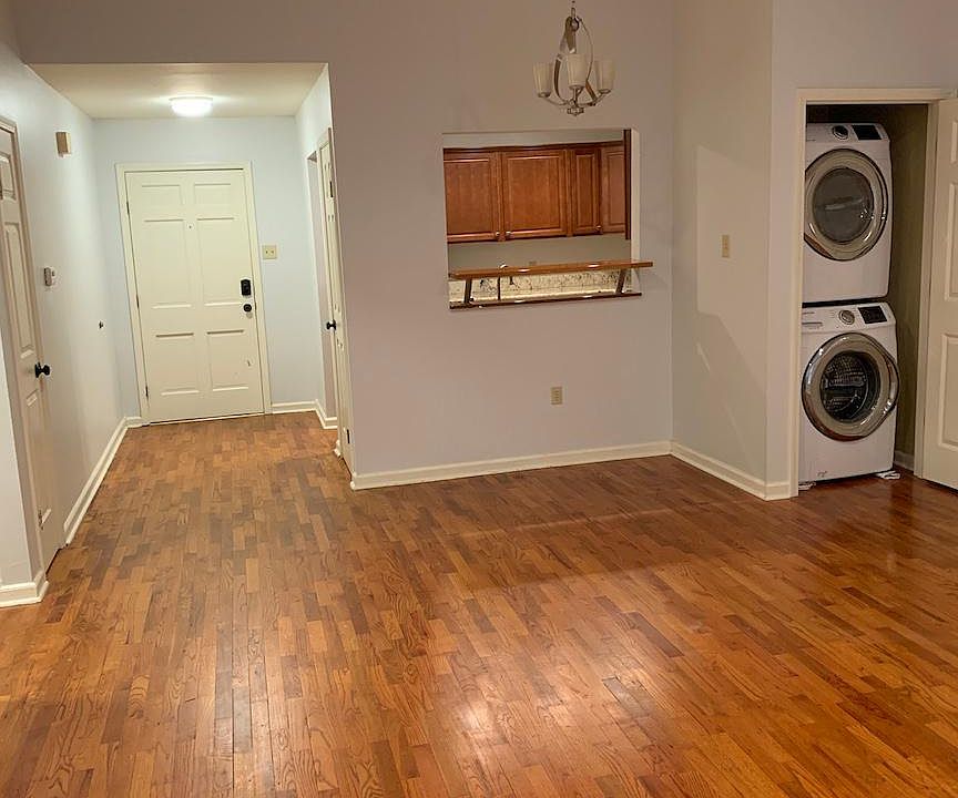 1st image of 1500 Center St #8