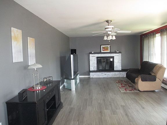 5th image of 804 Northampton St