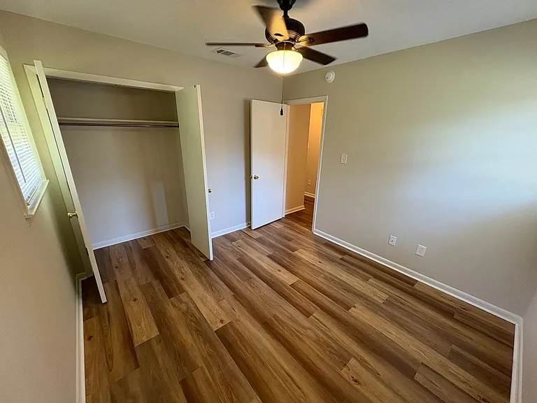 728 Montclair Dr — Photo 14