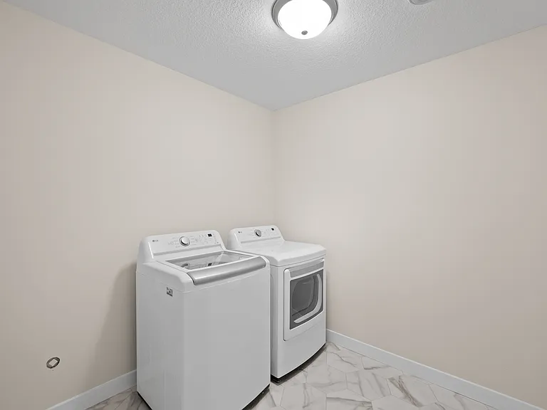 820 26th Ave NE #1 — Photo 32