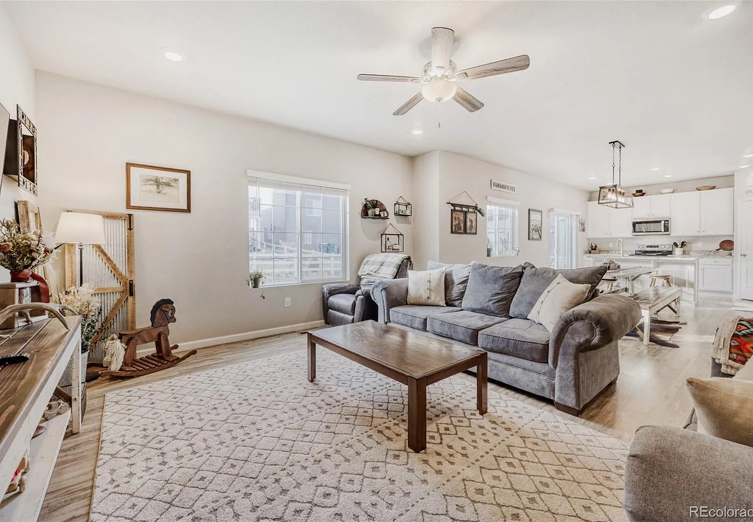 4 bed, 2.5 bath, 2058 sqft, $3,000 — Photo 3