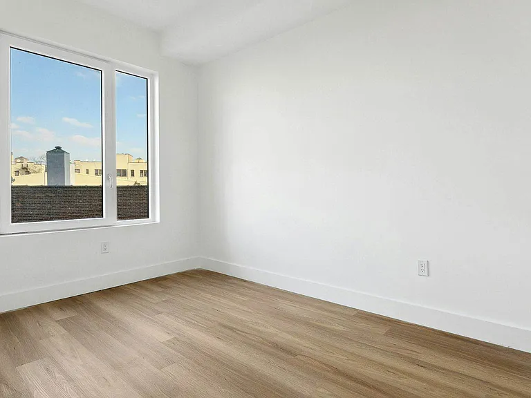 715 E 32nd St #5F — Photo 6
