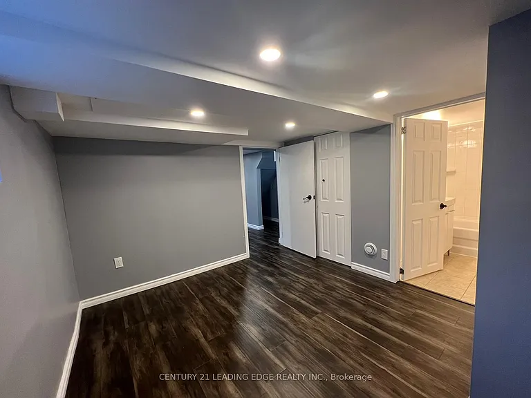 497 King St E — Photo 13