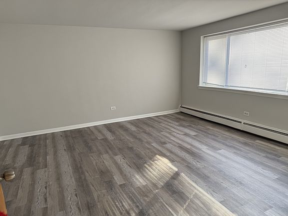 4th image of 8280-8290 W Roosevelt Rd #17518990