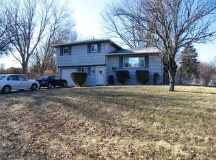 2 Wagner Dr, Coram, NY 11727