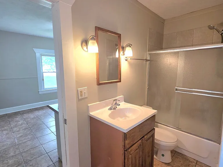 1522 W High St — Photo 10