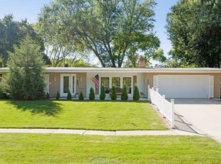 273 Thunderbird Rd SE, Cedar Rapids, IA 52403