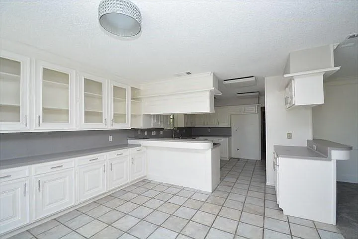 538 Longview Dr — Photo 5