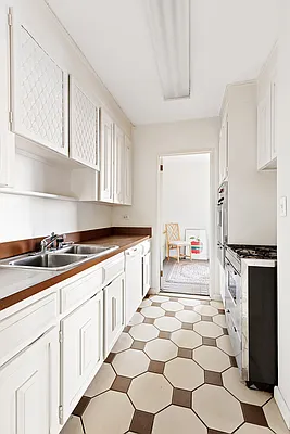 Sold by Compass | media 7