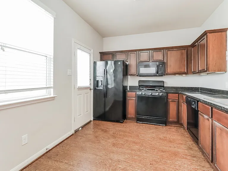 9446 Green Mills Dr — Photo 10