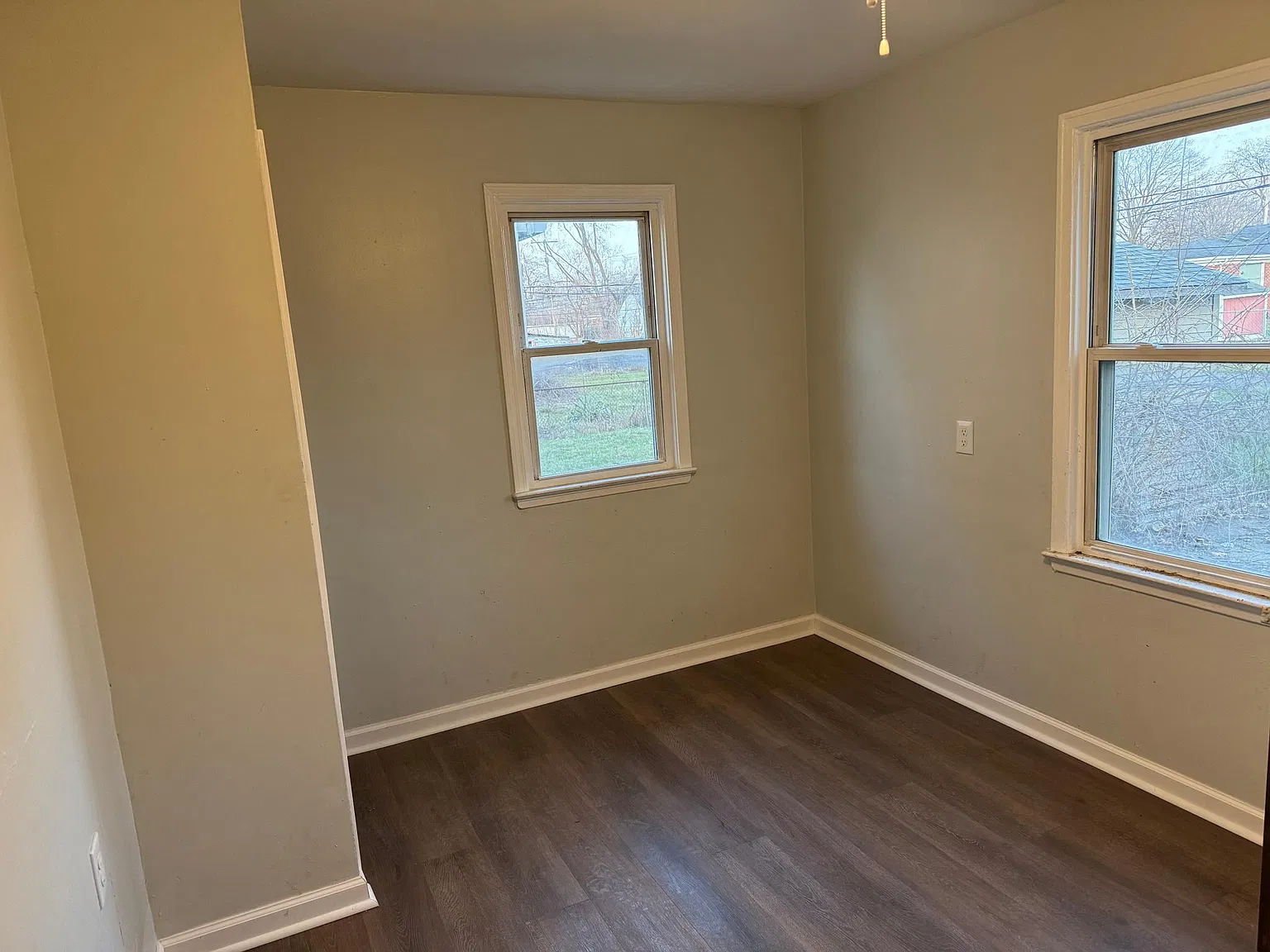 547 Campbell St — Photo 4