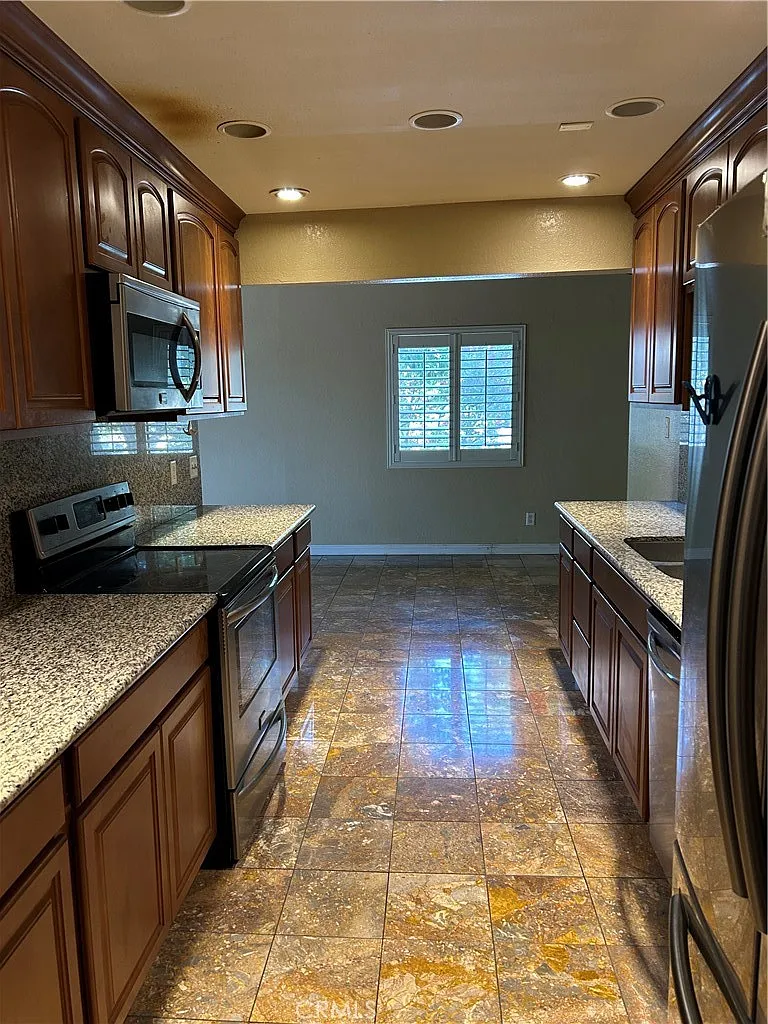 2 bed, 1334 sqft, $3,000 — Photo 3