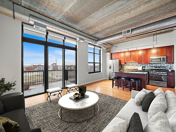 2nd image of 833 W 15th Pl Unit 611