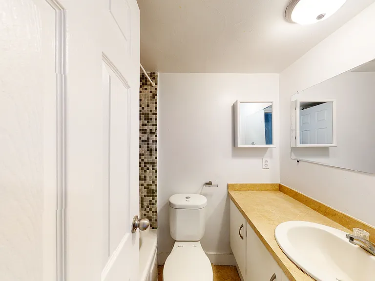 290 Nelson St — Photo 15