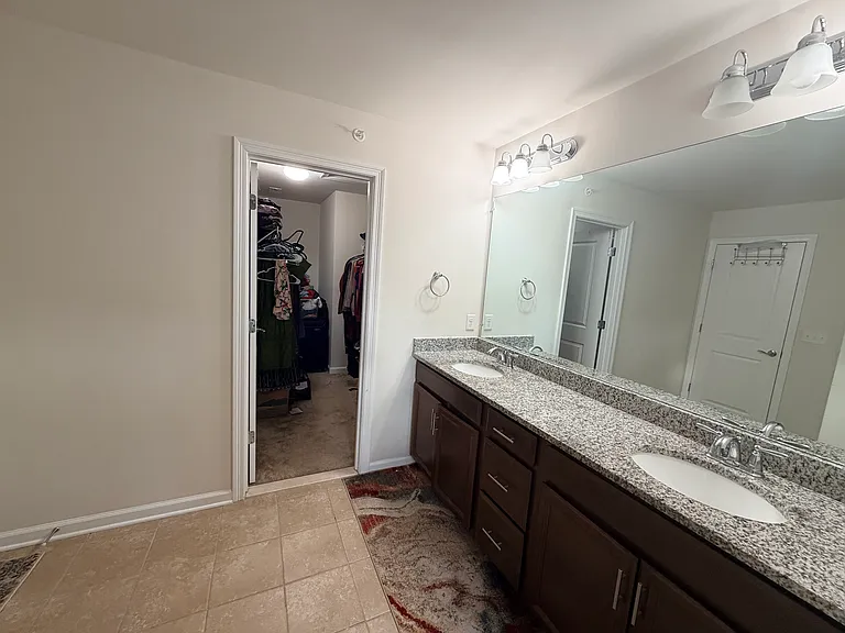 Master bath with walkin closet
