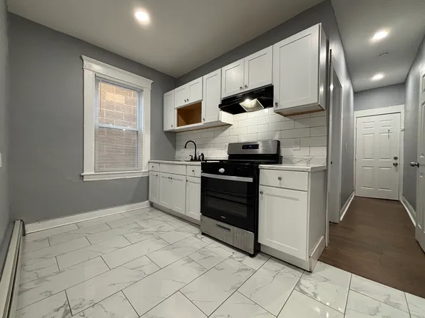 1561 Chapel St #1, New Haven, CT 06511