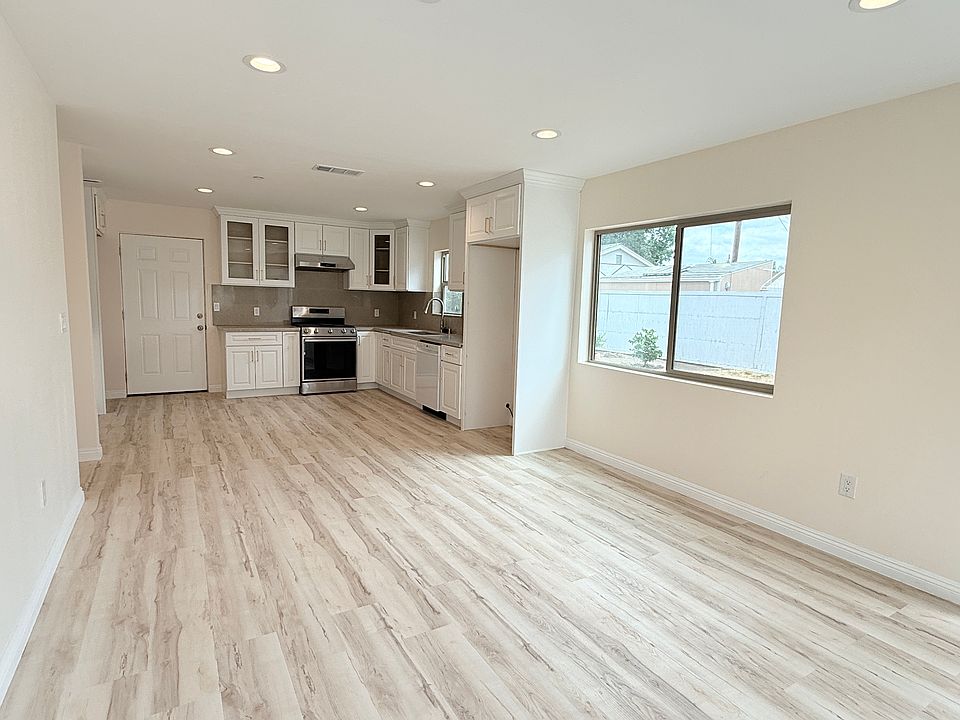 Spacious open area with a kitchen