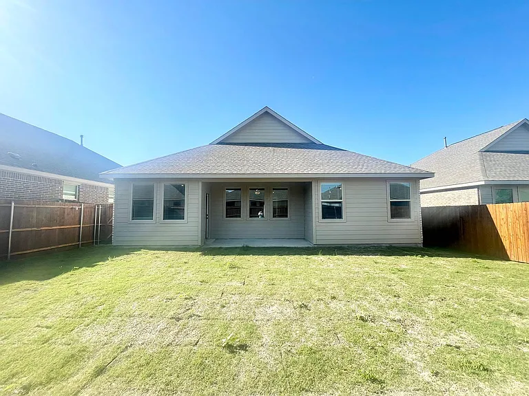 1118 Mahogany Ln — Photo 22