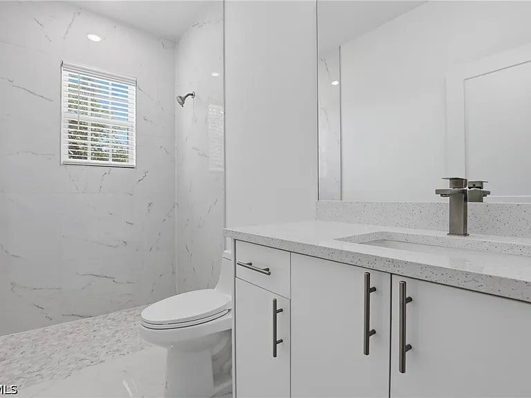 723 Ivan Ave S — Photo 24