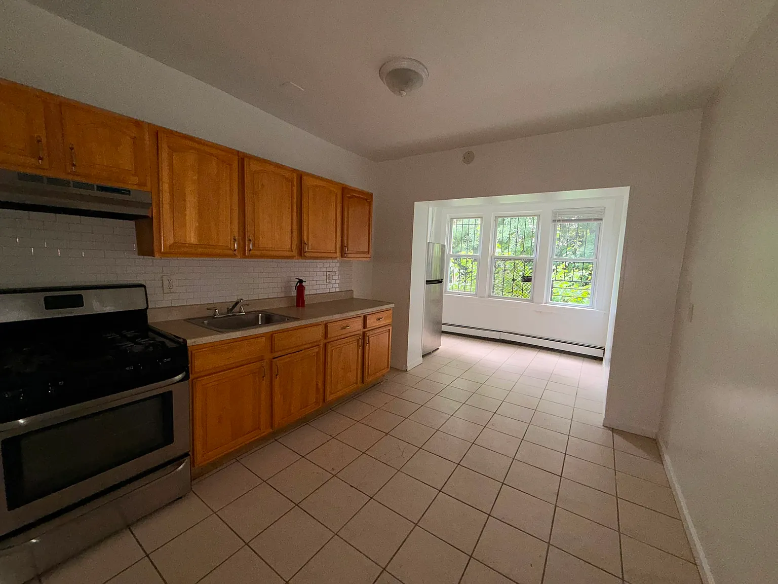 31 Van Nostrand Ave — Photo 2