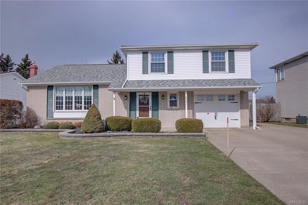 238 Wayside Dr photo 1