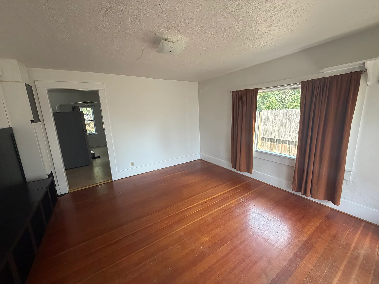 1725 W 9th Pl — Photo 3
