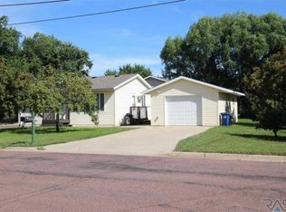 920 W 3rd St, Canton, SD 57013