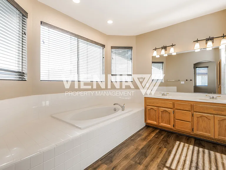 5308 Heritage Ct — Photo 13