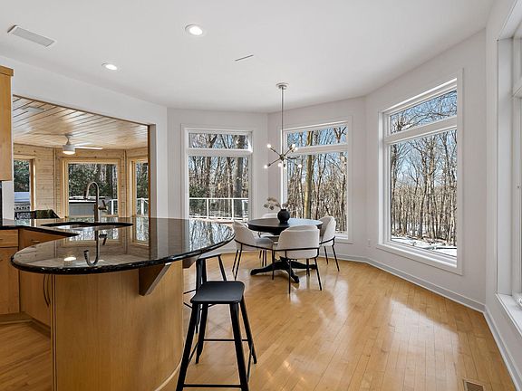 4th image of 7993 Ranchview Ln N