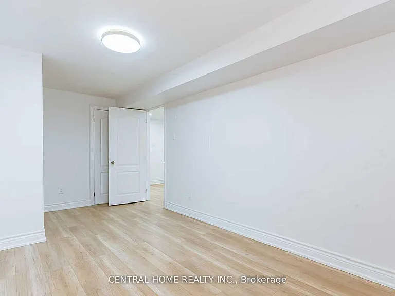 47 Sherwood Forest Dr #BASEMENT — Photo 10