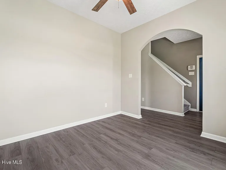 407 S Bluff Cir — Photo 8